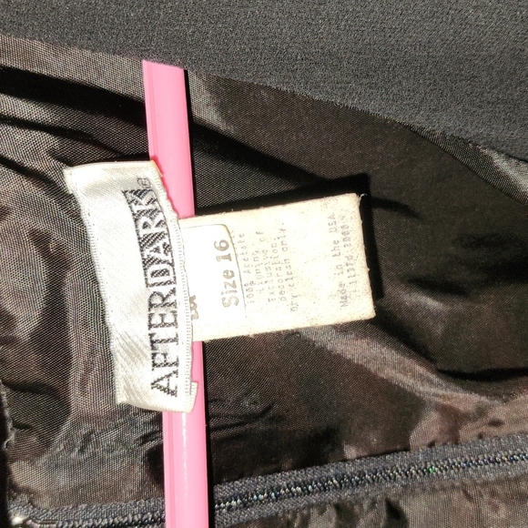 AFTERDARK WOMEN'S LONG LENGHT DRESS ( SIZE 16 ). - Picture 4 of 8